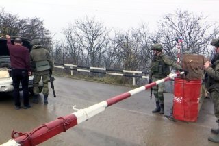 Les soldats doivent garantir la libre circulation entre l'Arménie et le Nagorny Karabakh via le corridor de Latchine, seul axe routier reliant l'Arménie à l'enclave.